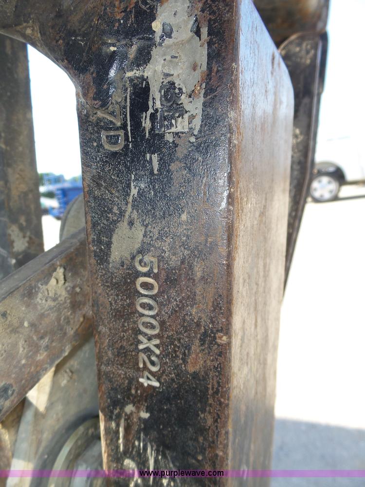 image for item K8405 2000 New Holland LM860 low profile telehandler