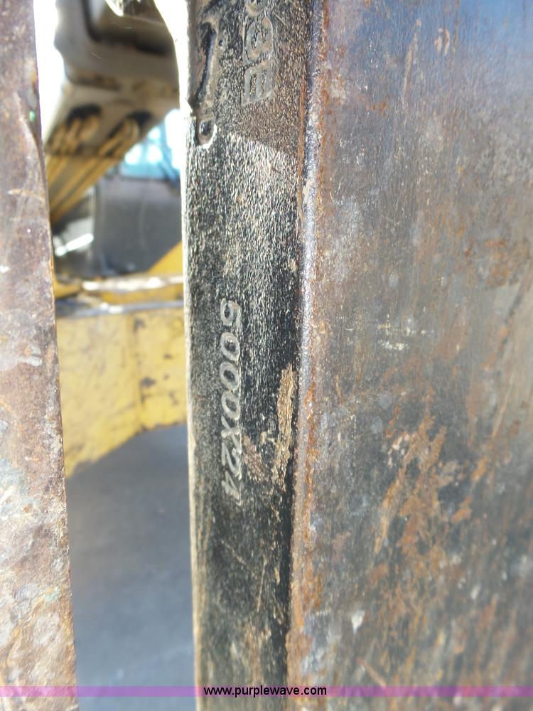 image for item K8405 2000 New Holland LM860 low profile telehandler