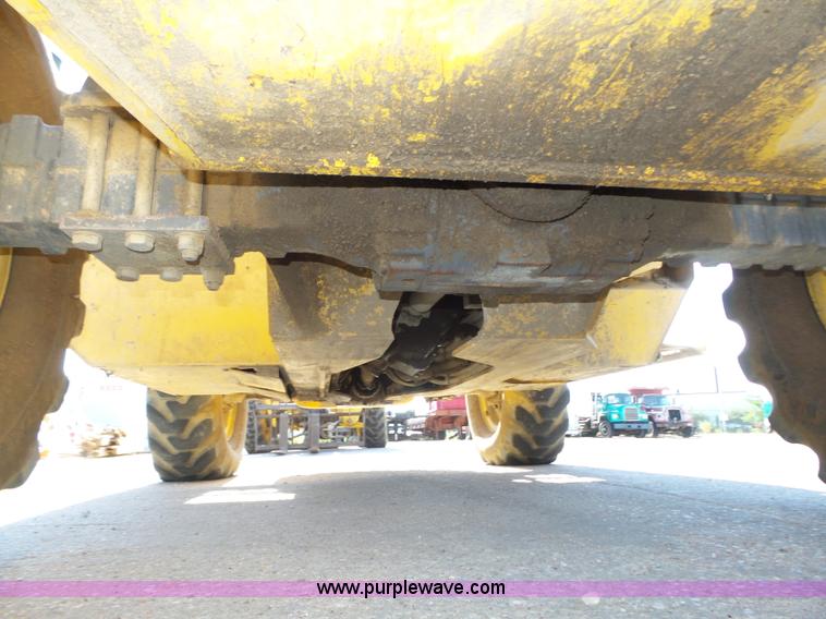 image for item K8405 2000 New Holland LM860 low profile telehandler