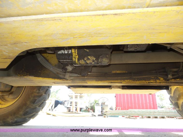 image for item K8405 2000 New Holland LM860 low profile telehandler