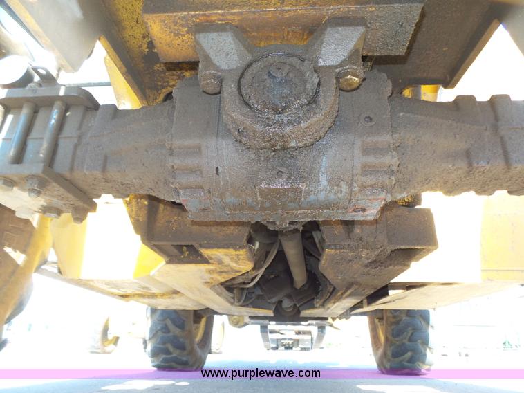 image for item K8405 2000 New Holland LM860 low profile telehandler