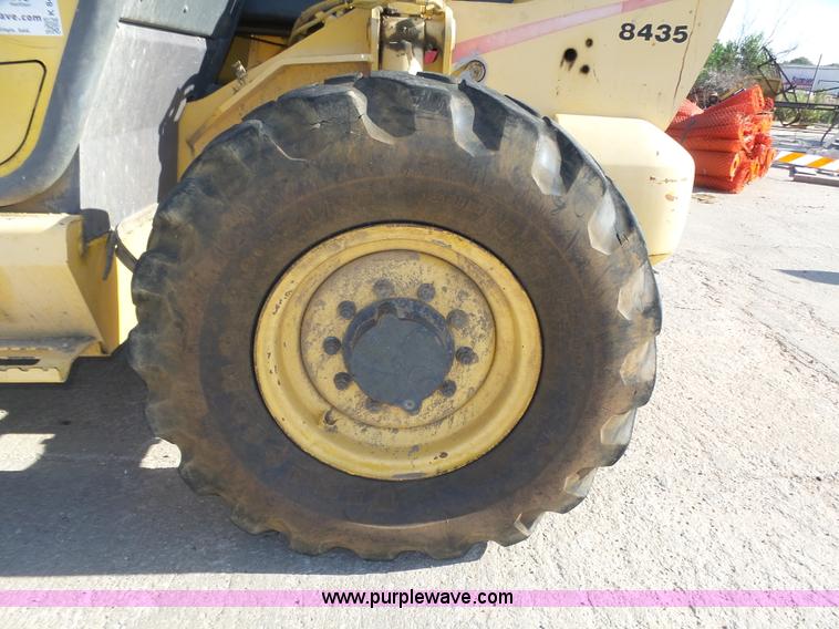 image for item K8405 2000 New Holland LM860 low profile telehandler