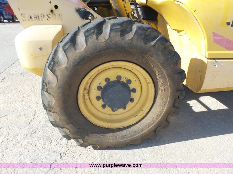 image for item K8405 2000 New Holland LM860 low profile telehandler