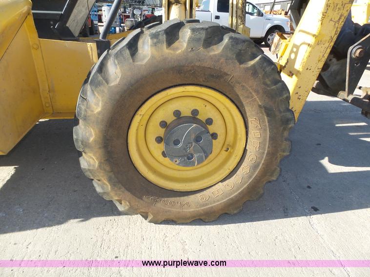 image for item K8405 2000 New Holland LM860 low profile telehandler