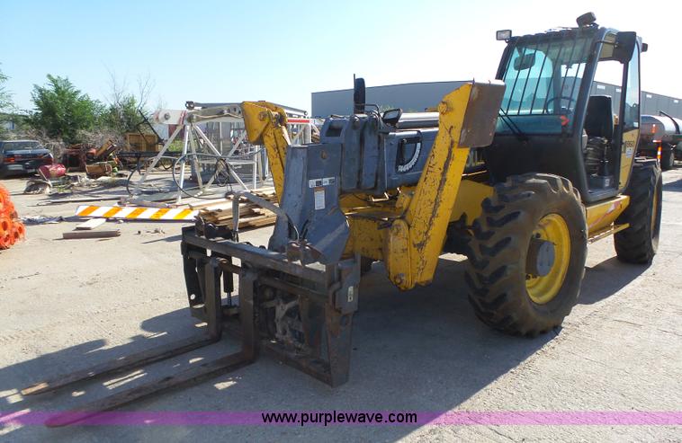 image for item K8406 New Holland LM860 low profile telehandler