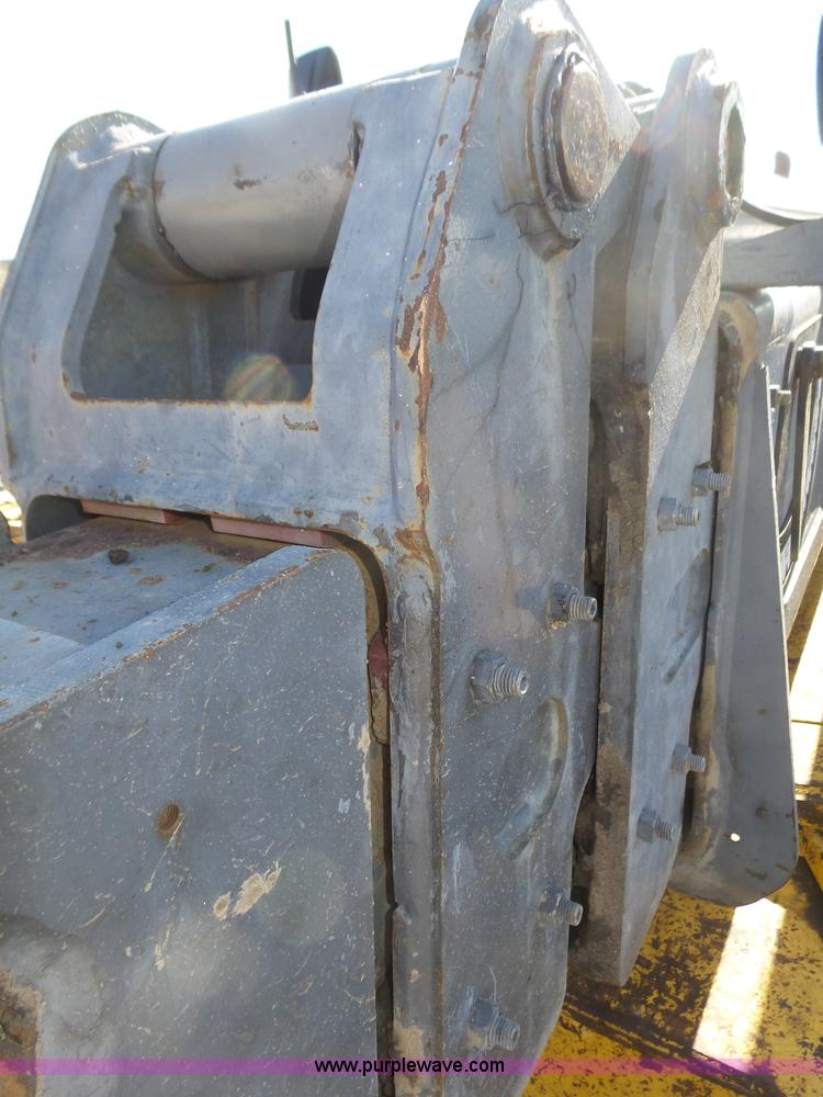 image for item K8406 New Holland LM860 low profile telehandler