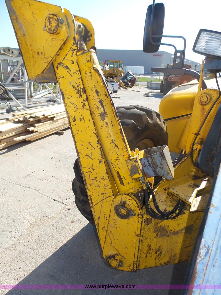 image for item K8406 New Holland LM860 low profile telehandler