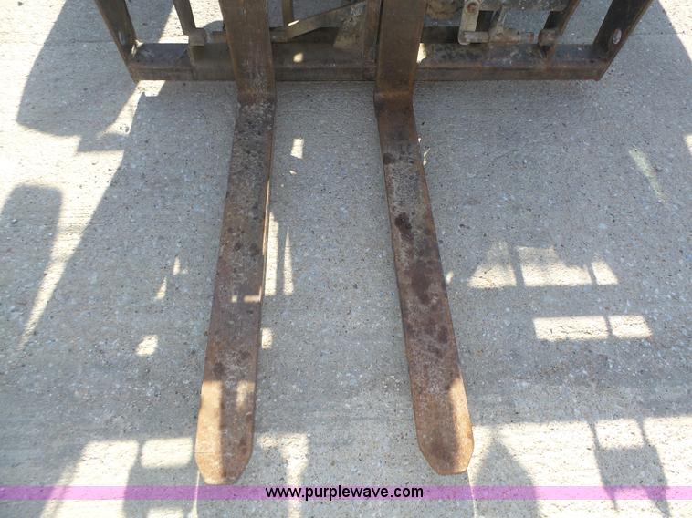 image for item K8406 New Holland LM860 low profile telehandler