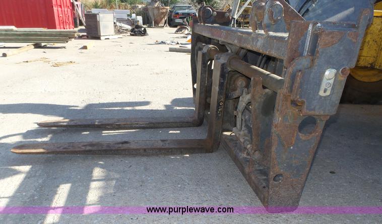 image for item K8406 New Holland LM860 low profile telehandler