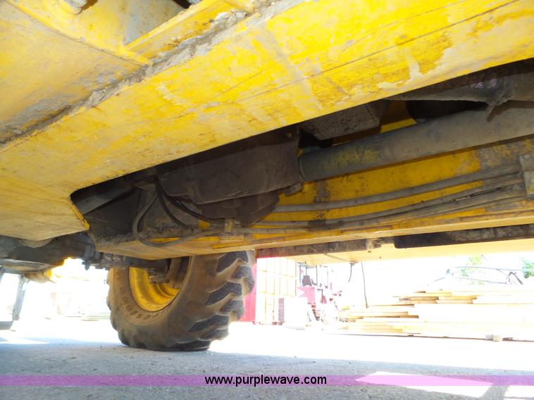 image for item K8406 New Holland LM860 low profile telehandler