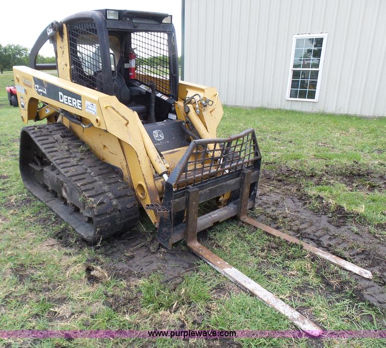image for item L1578 2007 John Deere CT332 skid steer