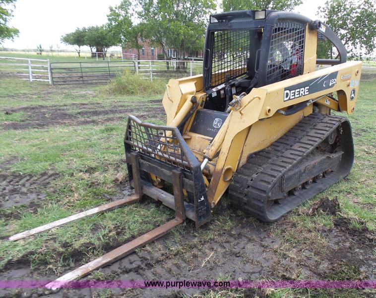 image for item L1578 2007 John Deere CT332 skid steer