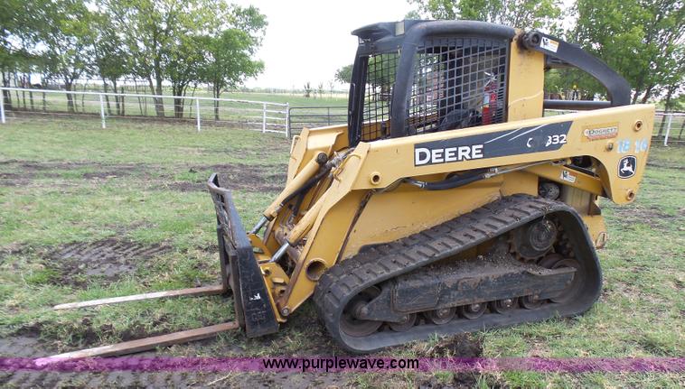 image for item L1578 2007 John Deere CT332 skid steer
