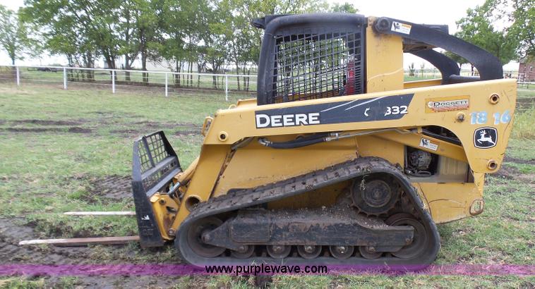 image for item L1578 2007 John Deere CT332 skid steer
