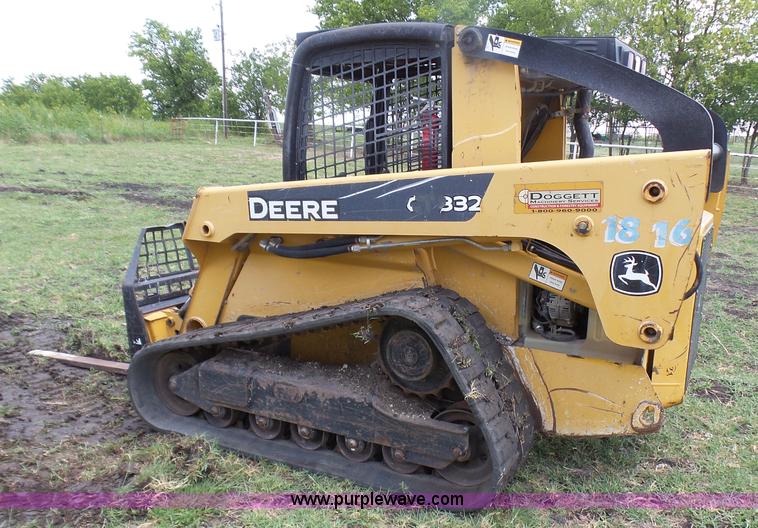 image for item L1578 2007 John Deere CT332 skid steer