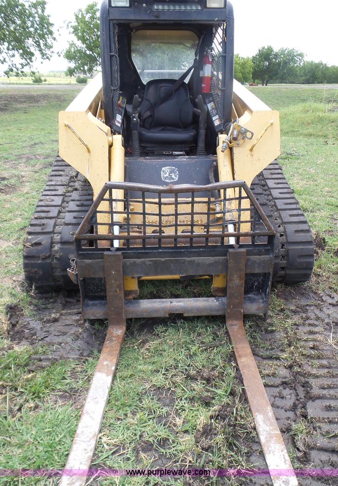 image for item L1578 2007 John Deere CT332 skid steer