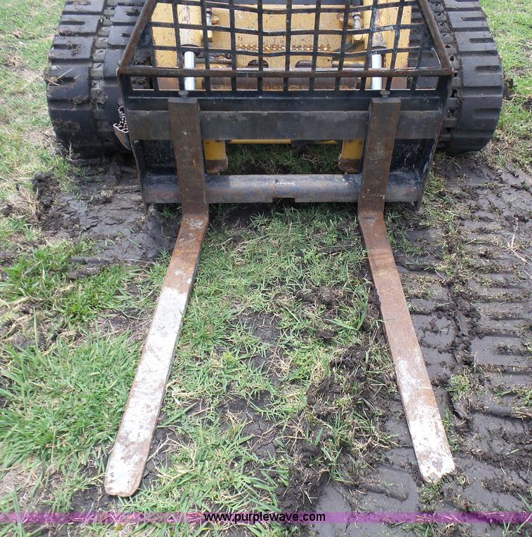 image for item L1578 2007 John Deere CT332 skid steer