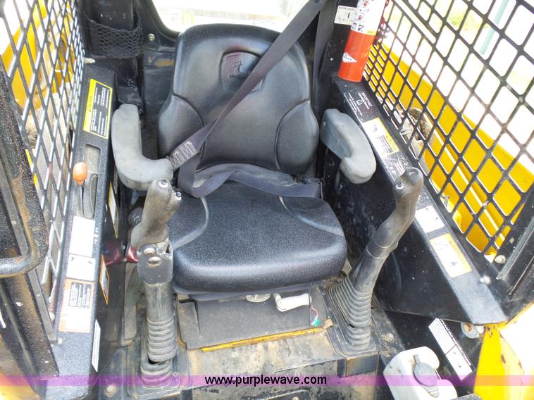 image for item L1578 2007 John Deere CT332 skid steer
