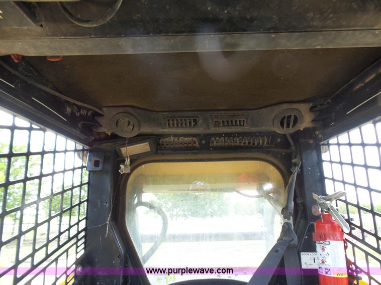 image for item L1578 2007 John Deere CT332 skid steer