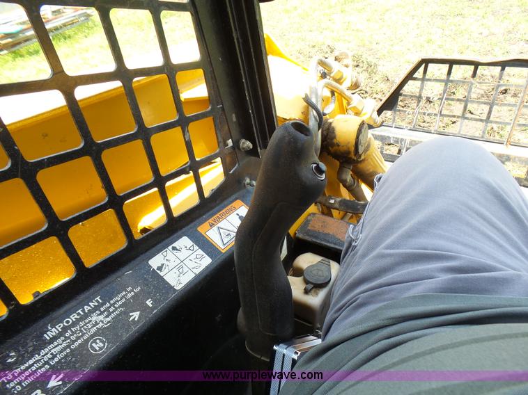 image for item L1578 2007 John Deere CT332 skid steer