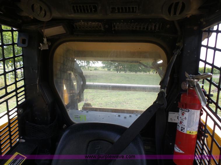 image for item L1578 2007 John Deere CT332 skid steer