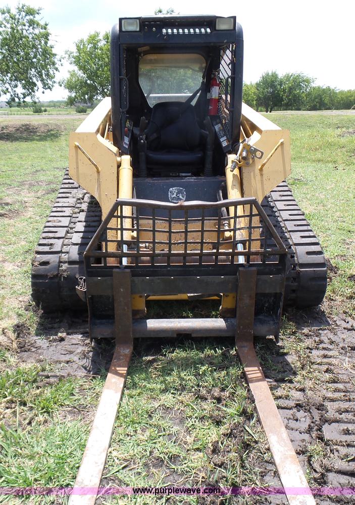 image for item L1578 2007 John Deere CT332 skid steer