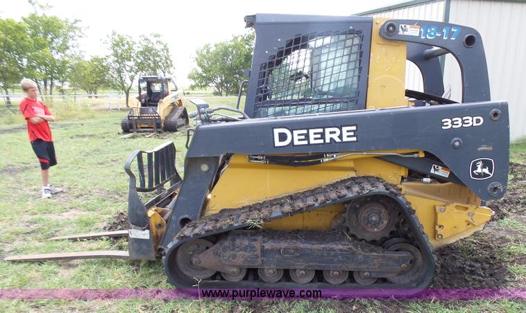 image for item L1579 2010 John Deere 333D skid steer