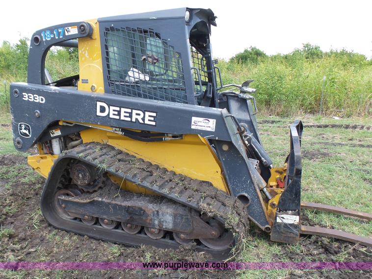 image for item L1579 2010 John Deere 333D skid steer