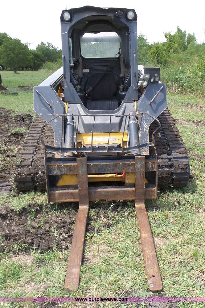 image for item L1579 2010 John Deere 333D skid steer