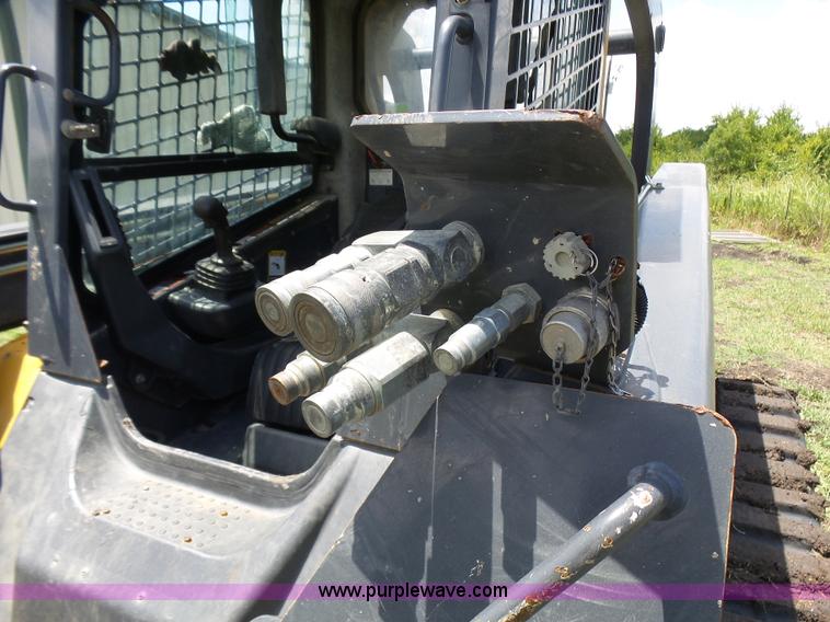 image for item L1579 2010 John Deere 333D skid steer