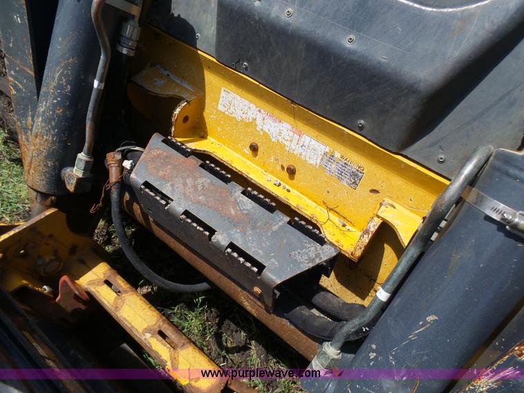 image for item L1579 2010 John Deere 333D skid steer