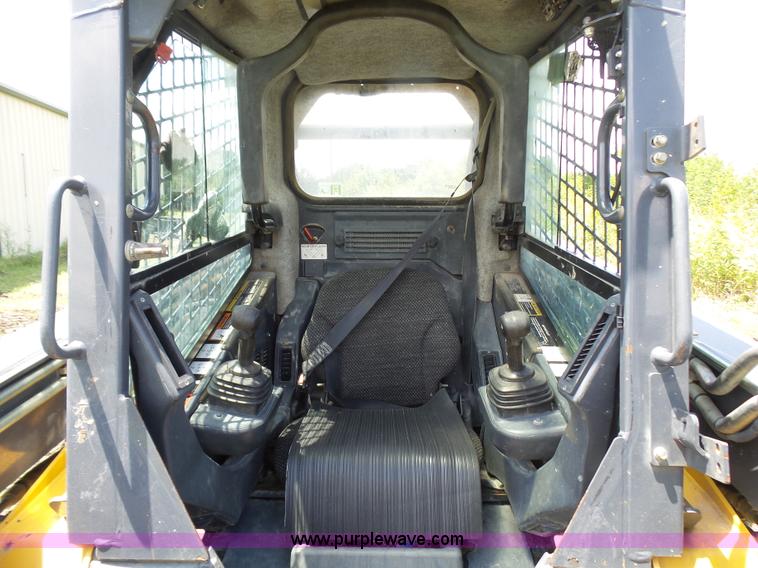image for item L1579 2010 John Deere 333D skid steer