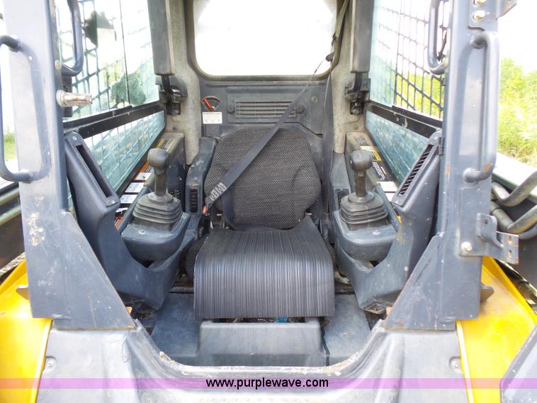 image for item L1579 2010 John Deere 333D skid steer