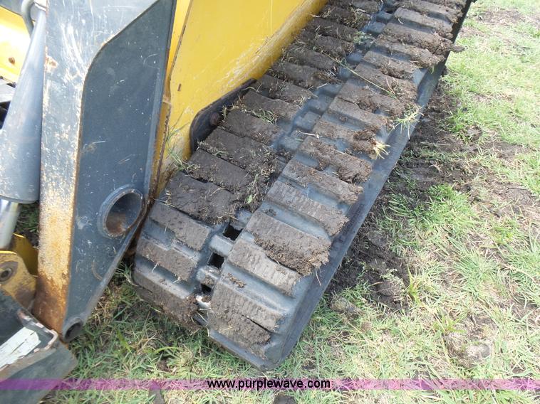 image for item L1579 2010 John Deere 333D skid steer