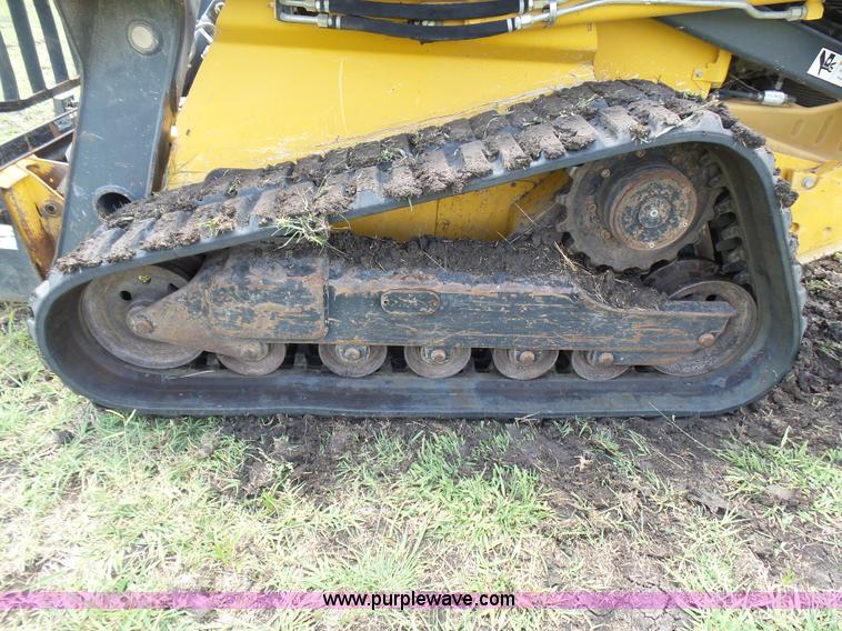 image for item L1579 2010 John Deere 333D skid steer