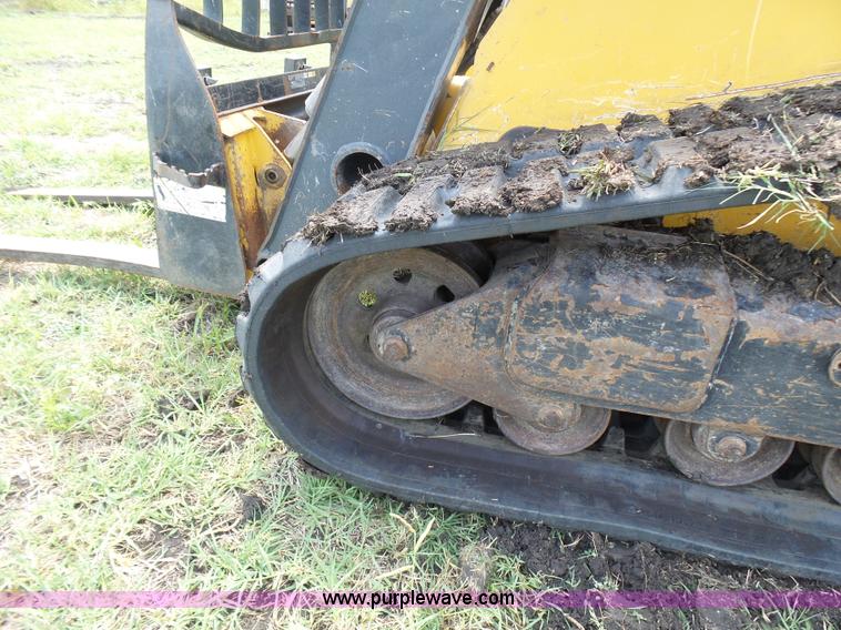image for item L1579 2010 John Deere 333D skid steer