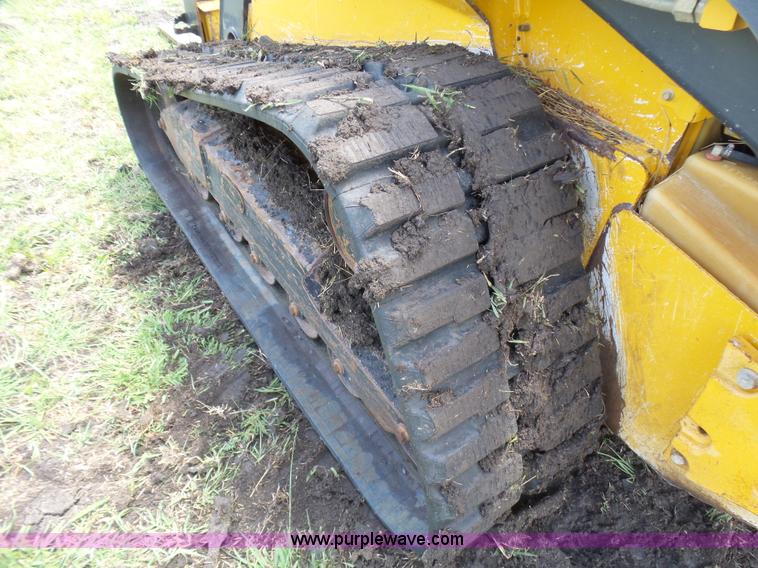 image for item L1579 2010 John Deere 333D skid steer