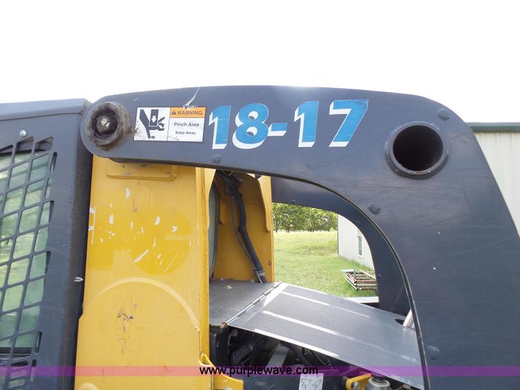 image for item L1579 2010 John Deere 333D skid steer