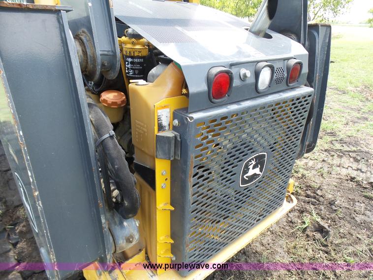 image for item L1579 2010 John Deere 333D skid steer