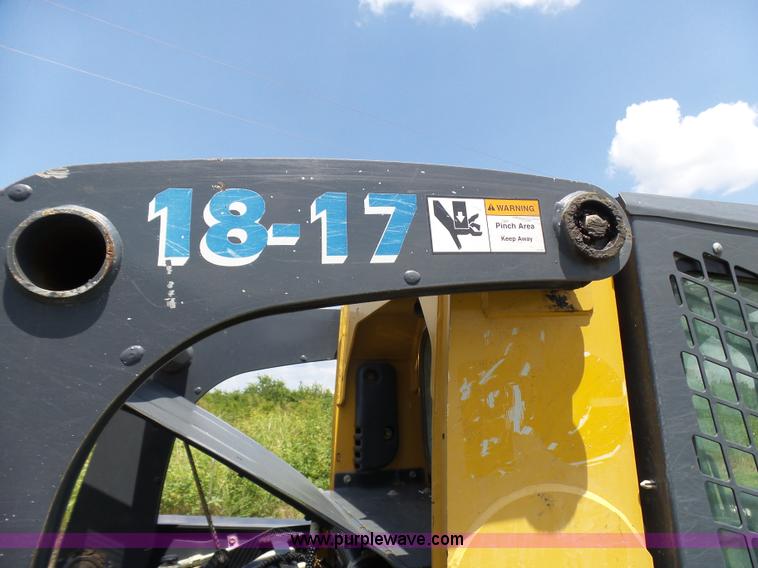 image for item L1579 2010 John Deere 333D skid steer