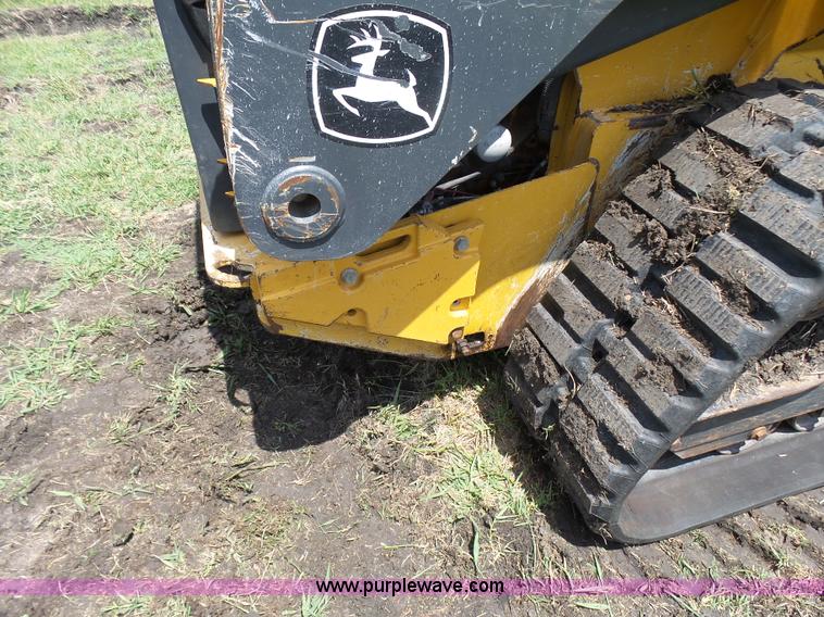 image for item L1579 2010 John Deere 333D skid steer
