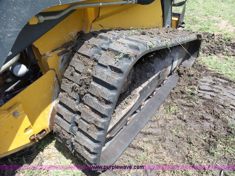 image for item L1579 2010 John Deere 333D skid steer
