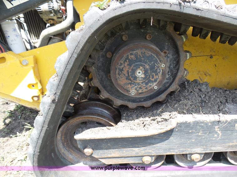 image for item L1579 2010 John Deere 333D skid steer