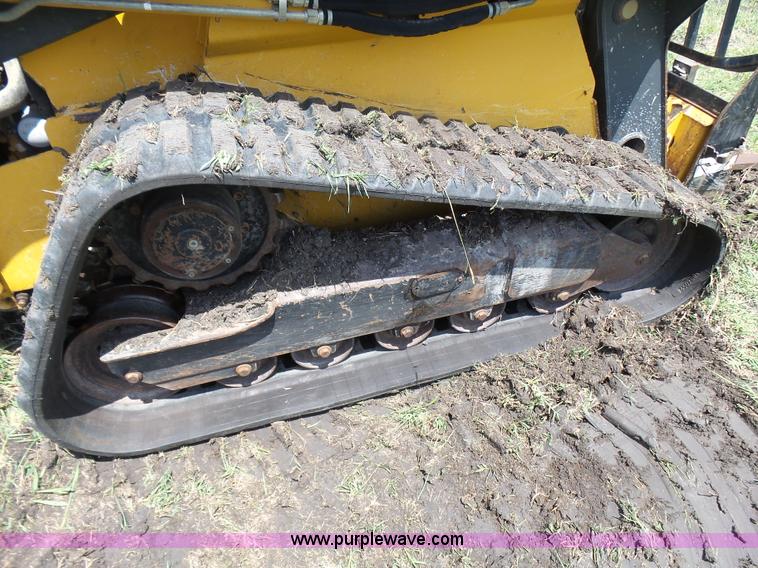 image for item L1579 2010 John Deere 333D skid steer