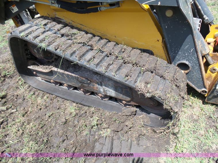 image for item L1579 2010 John Deere 333D skid steer