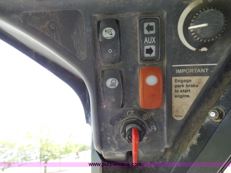 image for item L1579 2010 John Deere 333D skid steer