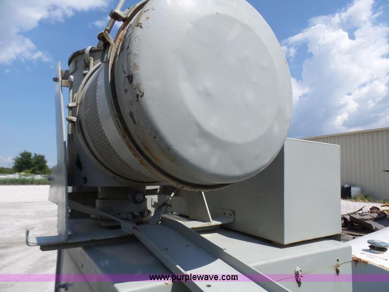 image for item L1580 Caterpillar SR4 generator