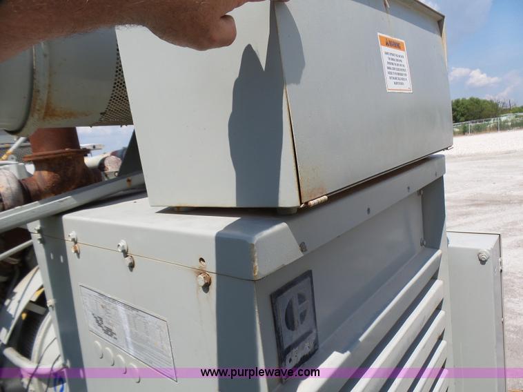 image for item L1580 Caterpillar SR4 generator