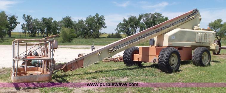 image for item L2006 JLG 60HA boom lift