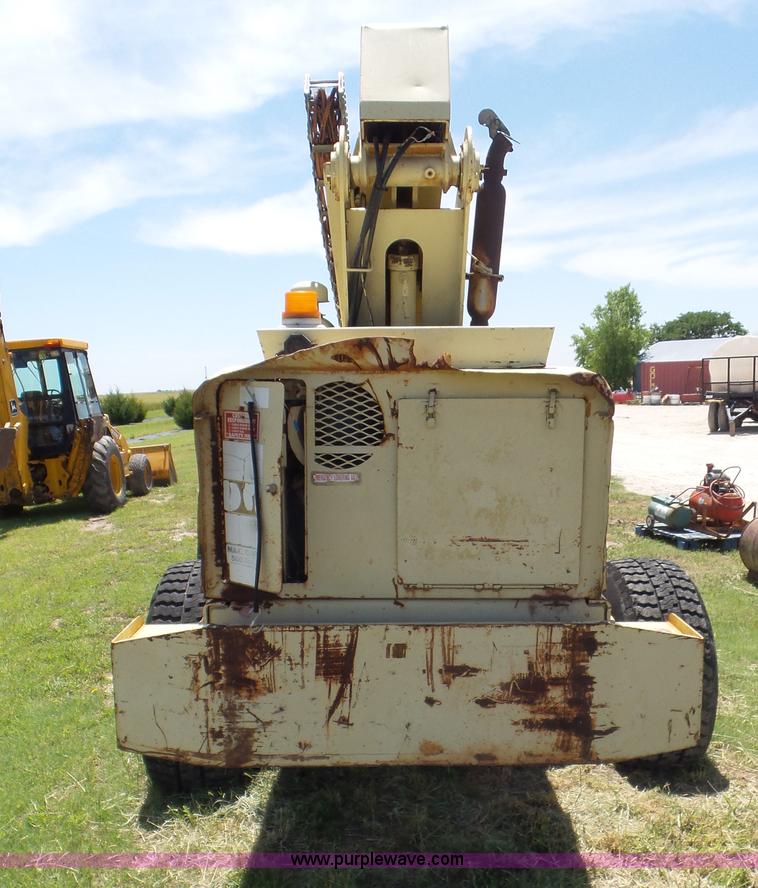 image for item L2006 JLG 60HA boom lift